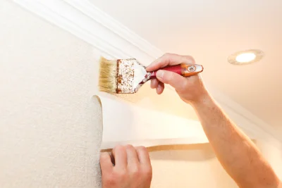 Pose de papier peint à Voutezac — revêtements muraux et toiles de verre